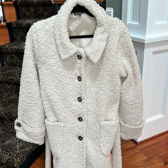 Shinestar Sherpa cream trench coat w lining, tortoise shell buttons. Belt - Picture 2 of 12